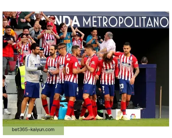 加拉塔萨雷进攻套路分析：战术灵活性与球员配合成效显著